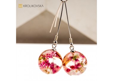 Kolczyki z żywicy z kwiatami – wyjątkowy prezent na 18. urodziny