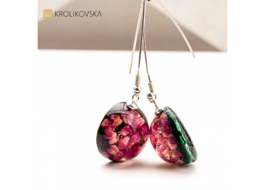 Kolczyki z żywicy z wrzosem – romantyczna biżuteria botaniczna