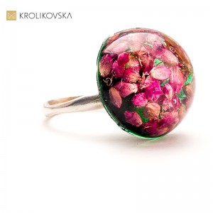 Pierścionek z żywicy z bławatkiem – romantyczna biżuteria botaniczna