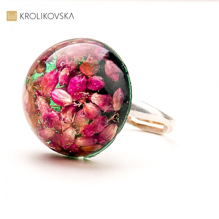 Pierścionek z żywicy z bławatkiem – romantyczna biżuteria botaniczna