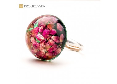 Pierścionek z żywicy z bławatkiem – romantyczna biżuteria botaniczna