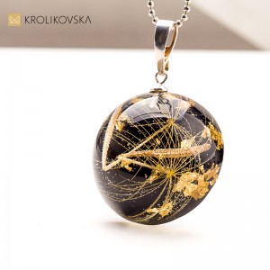 Naszyjnik z żywicy z polnym dmuchawcem – wyjątkowy prezent na rocznicę