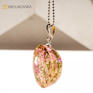 Naturalna biżuteria z kwiatami – subtelność i elegancja w jednym.1