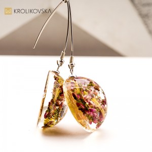 Biżuteria z żywicy z kwiatami – wyjątkowe połączenie natury i sztuki.1