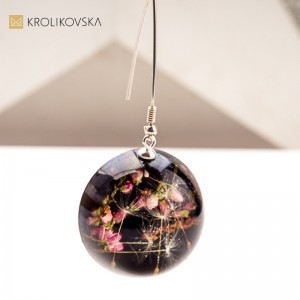 Naturalna biżuteria z żywicy – wyjątkowy akcent w Twoim stylu.