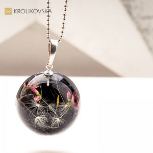 Nowoczesna biżuteria z żywicy – elegancja w naturalnej formie.1