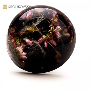 Unikatowa biżuteria z żywicy z kwiatami – ręcznie wykonana w Polsce.1