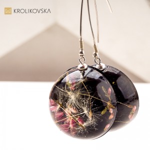 Biżuteria artystyczna handmade z żywicy – dla kobiet kochających naturę.