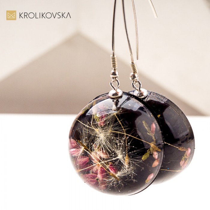 Biżuteria artystyczna handmade z żywicy – dla kobiet kochających naturę.