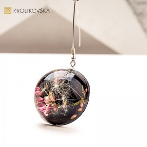 Biżuteria artystyczna handmade z żywicy – dla kobiet kochających naturę.