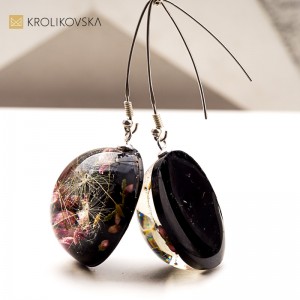 Biżuteria artystyczna handmade z żywicy – dla kobiet kochających naturę.