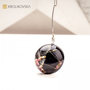 Biżuteria artystyczna handmade z żywicy – dla kobiet kochających naturę.
