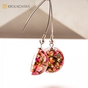 Biżuteria z kwiatami – delikatny dotyk kobiecości.1