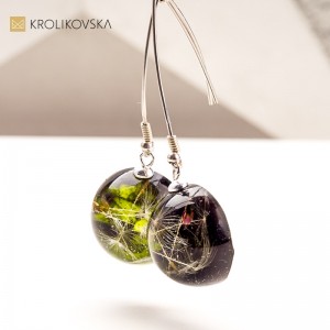 Biżuteria z zatopionym kwiatem – idealna na Dzień Kobiet lub Walentynki.1