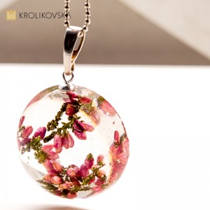 Biżuteria z żywicy z kwiatami – prezent dla żony, mamy, przyjaciółki.