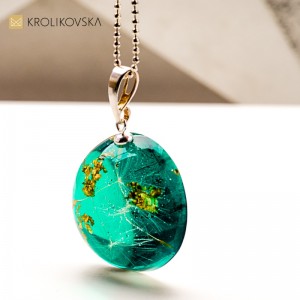 Biżuteria z żywicy handmade – wyjątkowy dodatek dla każdej kobiety.