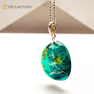 Biżuteria z żywicy handmade – wyjątkowy dodatek dla każdej kobiety.