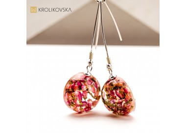 Kolczyki z żywicy z kwiatami maku – artystyczna biżuteria na lato.