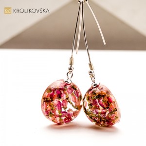 Kolczyki z żywicy z kwiatami maku – artystyczna biżuteria na lato.1