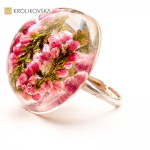 Biżuteria z natury – elegancki detal w stylu slow life.