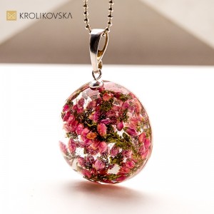 Ręcznie wykonana biżuteria z żywicy – polski design z duszą. Ręcznie wykonana biżuteria z żywicy – polski design z duszą.