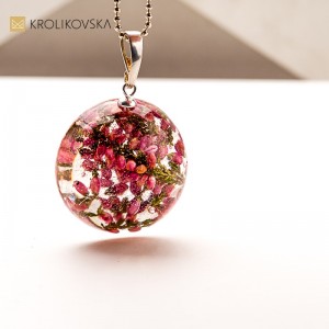 Ręcznie wykonana biżuteria z żywicy – polski design z duszą. Ręcznie wykonana biżuteria z żywicy – polski design z duszą.