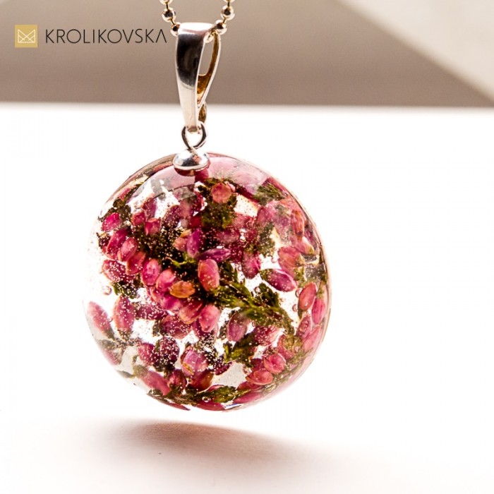 Ręcznie wykonana biżuteria z żywicy – polski design z duszą. Ręcznie wykonana biżuteria z żywicy – polski design z duszą.