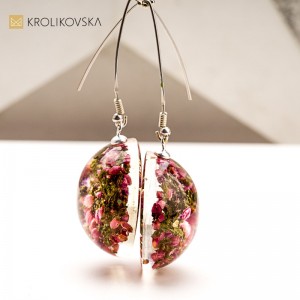 Biżuteria z żywicy z roślinami – piękno natury w biżuterii handmade.1
