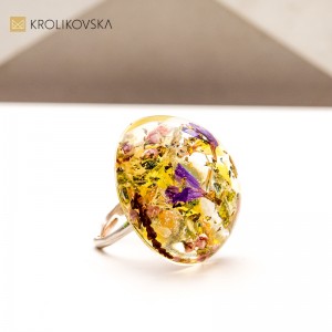 Naturalna biżuteria z żywicy – minimalistyczna elegancja na co dzień.1