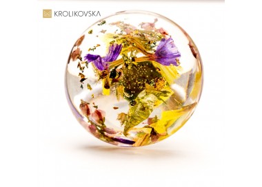 Naturalna biżuteria z żywicy – minimalistyczna elegancja na co dzień.