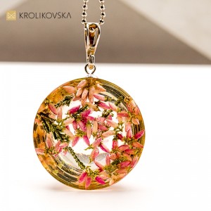 Biżuteria z żywicy i srebra – połączenie natury i elegancji.1