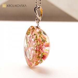 Biżuteria z żywicy i srebra – połączenie natury i elegancji. Biżuteria z żywicy i srebra – połączenie natury i elegancji.