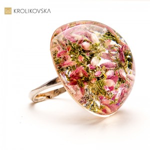 Biżuteria z żywicy inspirowana ogrodem – unikatowy styl dla niej.