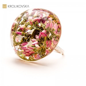 Biżuteria z żywicy inspirowana ogrodem – unikatowy styl dla niej.
