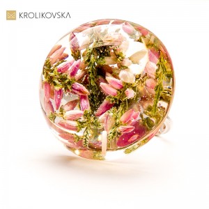 Naturalna biżuteria artystyczna z żywicy – piękno zamknięte w naturze.1