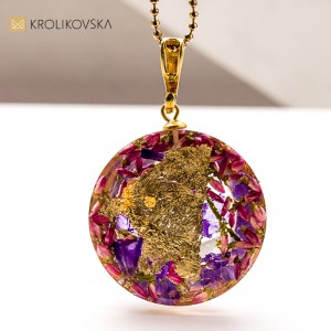 Biżuteria z żywicy z kwiatami – sztuka natury w wyjątkowej formie. Biżuteria z żywicy z kwiatami – sztuka natury w wyjątkowej formie.