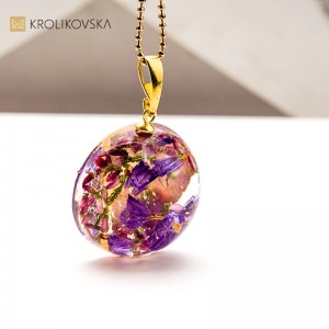 Biżuteria z żywicy z kwiatami – sztuka natury w wyjątkowej formie. Biżuteria z żywicy z kwiatami – sztuka natury w wyjątkowej formie.