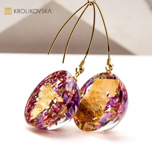 Kolczyki z żywicy – biżuteria z natury na świąteczny czas1