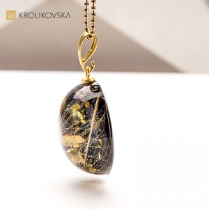 Naszyjnik z żywicy – biżuteria z natury na świąteczny czas1