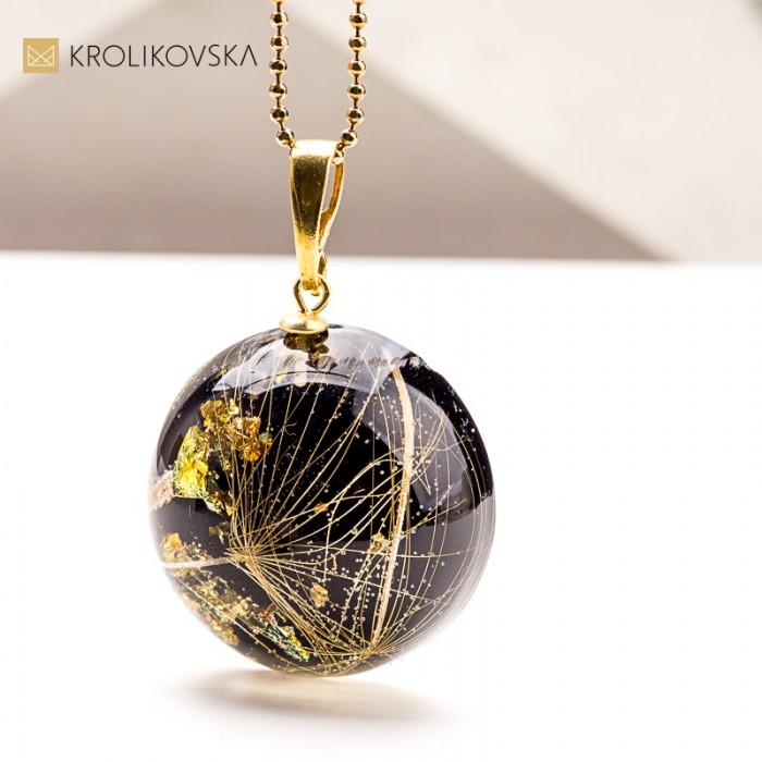 Naszyjnik z żywicy – biżuteria z natury na świąteczny czas Naszyjnik z żywicy – biżuteria z natury na świąteczny czas