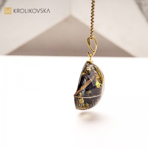 Naszyjnik z żywicy – biżuteria z natury na świąteczny czas Naszyjnik z żywicy – biżuteria z natury na świąteczny czas