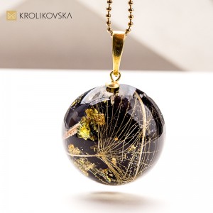 Naszyjnik z żywicy – biżuteria z natury na świąteczny czas Naszyjnik z żywicy – biżuteria z natury na świąteczny czas