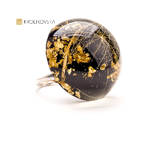 Pierścionek z żywicy i srebra – elegancki prezent na Święta