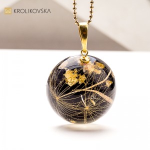 Naszyjnik z żywicy i złoconego srebra – elegancki prezent na Święta