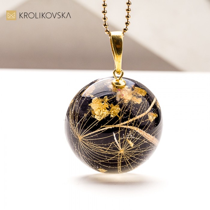 Naszyjnik z żywicy i złoconego srebra – elegancki prezent na Święta