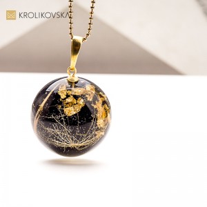 Naszyjnik z kwiatami w żywicy – idealny prezent pod choinkę1