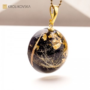 Naszyjnik z kwiatami w żywicy – idealny prezent pod choinkę