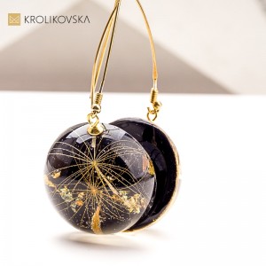 Kolczyki z kwiatami w żywicy – idealny prezent pod choinkę