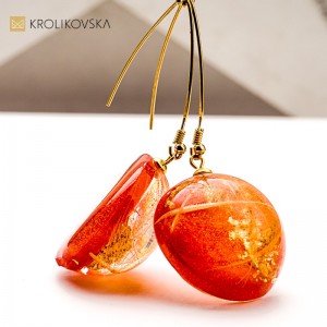 Ręcznie robione kolczyki z żywicy – prezent dla kobiety, która kocha naturę