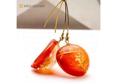 Ręcznie robione kolczyki z żywicy – prezent dla kobiety, która kocha naturę